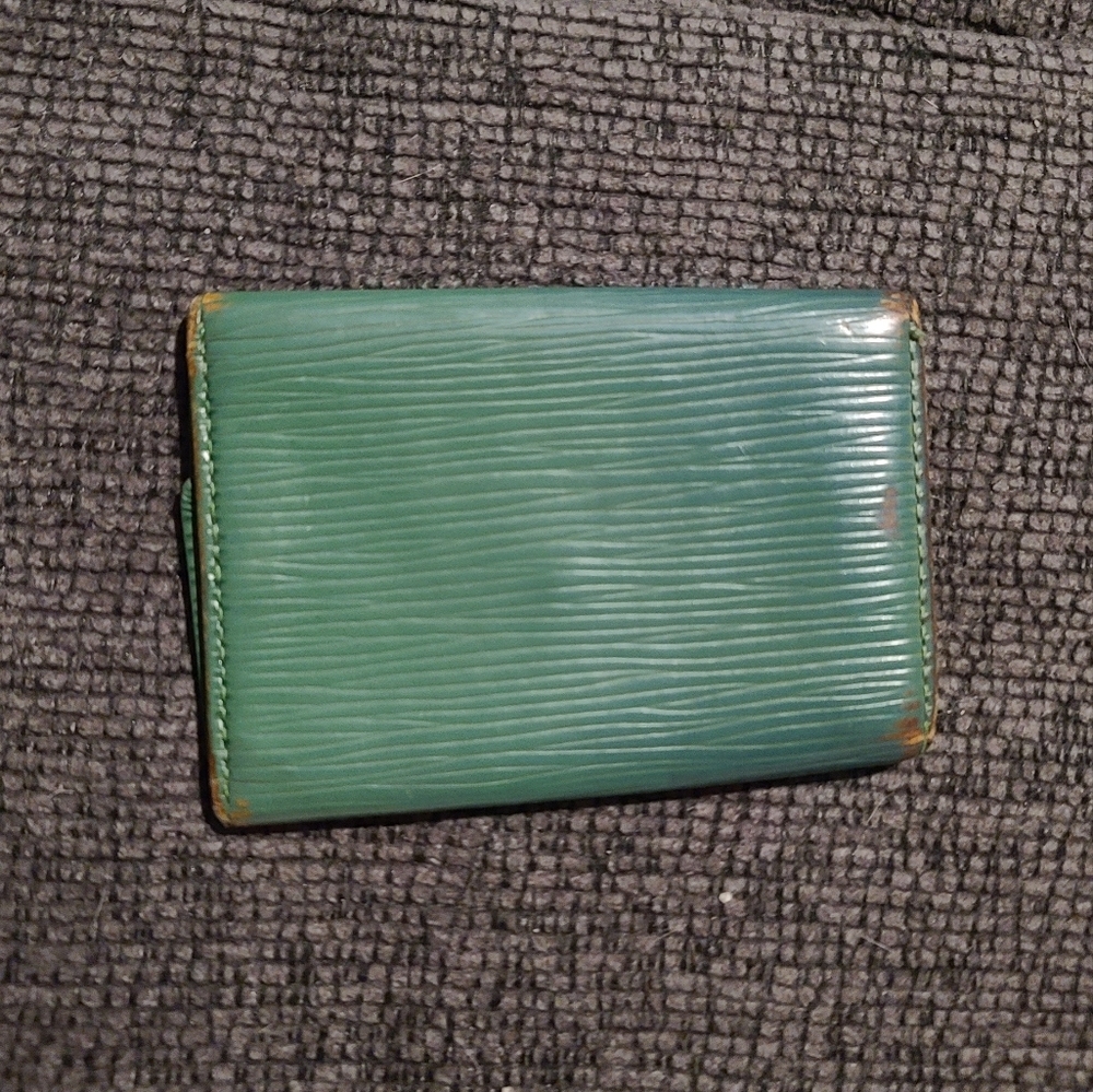 Louis Vuitton | Epi Keyholder - Picture 7 of 7